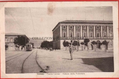 PIAZZA-CAVOUR-PALAZZO-DELLA-PREFETTURA-BANCI