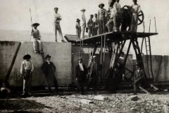 Costruzione-del-Porto-1890-ca.-Foto-Edizioni-Alinari