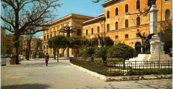 Piazza Vittorio Veneto / Monumento ai Caduti